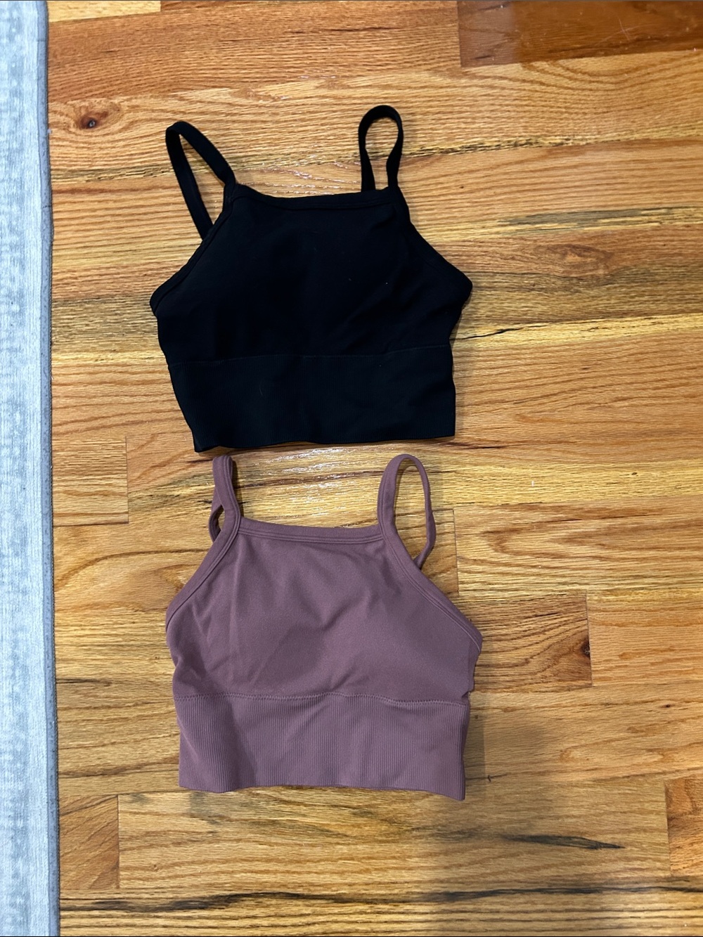 2 Pro-Fit Seamless Ribbed Crop Tank in Deep Mauve